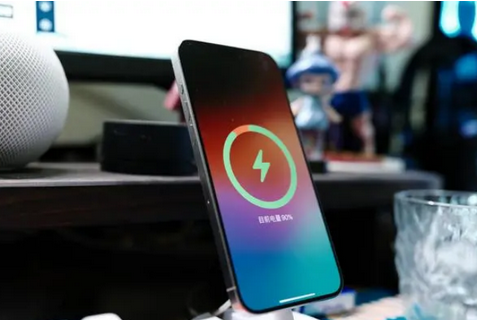 临沭苹果15换屏服务分享用什么充电器给iPhone15充电更好 